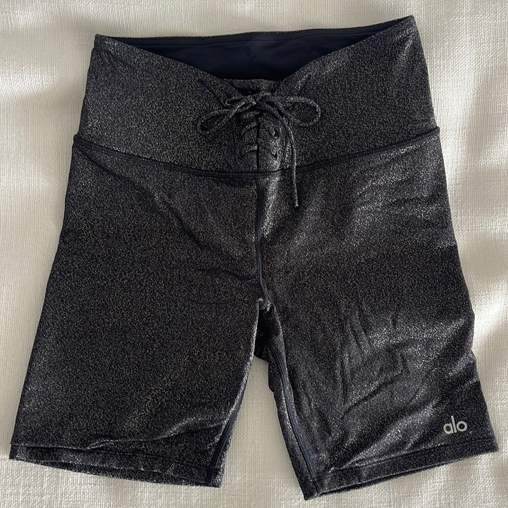 Alo yoga NWOT biker shorts size S